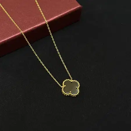 Kahverengi Yonca Tarzı Gümüş Kolye