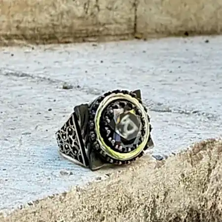 Siyah fasetli kesim taşlı oksitli 925 ayar el yapımı gümüş erkek yüzük modeli