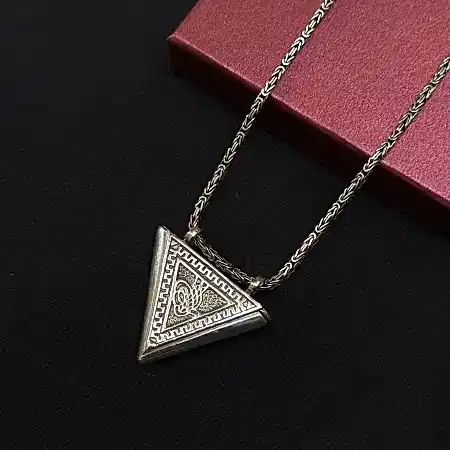 925 Ayar Gümüş Osmanlı Tuğralı Üçgen Motifli Muska Cevşen Kolye